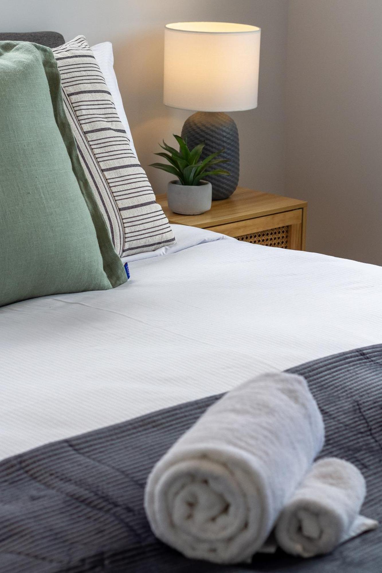 2Br Townhouse: Cosy, Close To City, Car Park Christchurch Exteriér fotografie